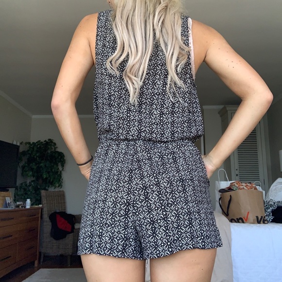 Black and White Pattern Romper - Picture 3 of 8